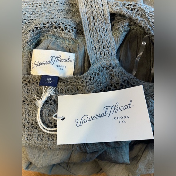 Universal Threads Universal Thread Flowy Olive Green Crochet Square Neck - Picture 3 of 3